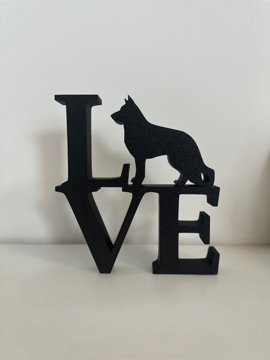 3D-gedruckte LOVE-Deko mit Hundemotiv