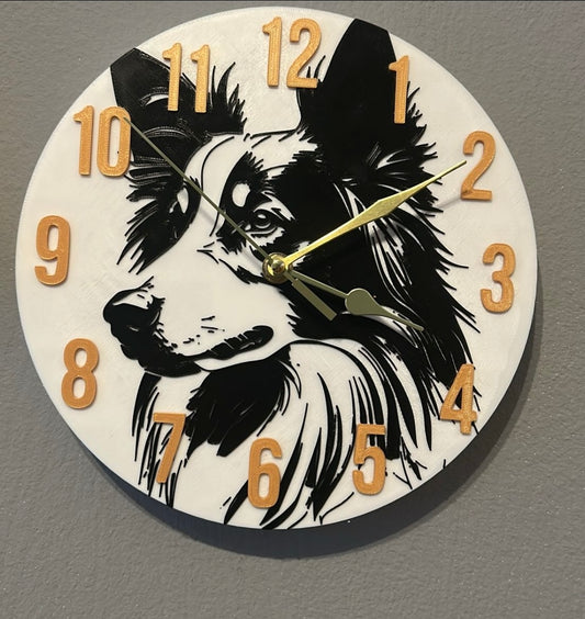 3D gedruckte Uhr im Hunde-Design